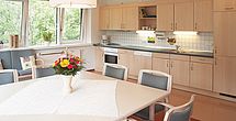 Die Therapieküche in der Wohnstätte für geistig behinderte Menschen Forst Haus Muehlgraben steht bereit zum Kochen und Backen.