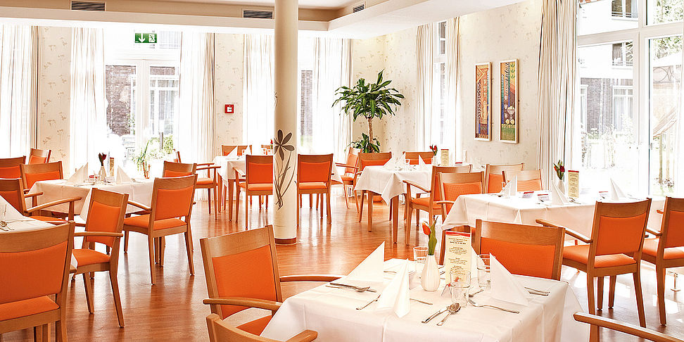 Das einladende und stilvolle Restaurant im Pflegeheim Buchholz