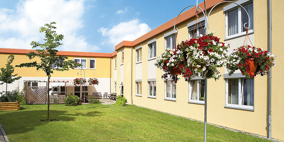 Das Pflegeheim Meerane Haus Höhenweg in der Frontalansicht