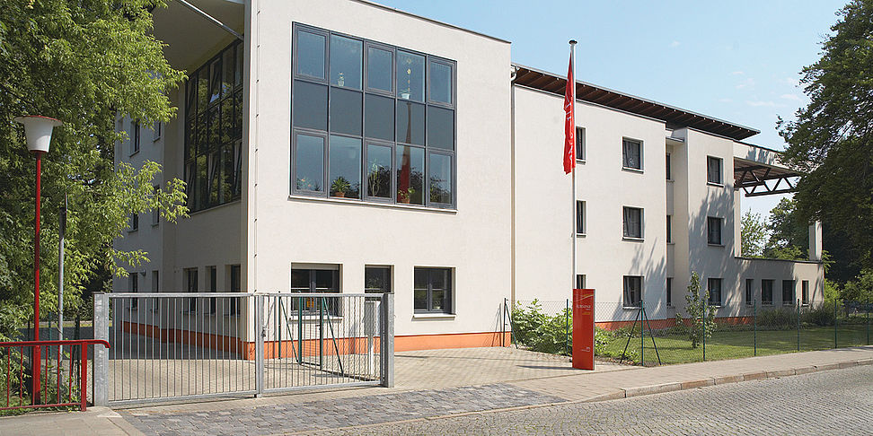 Die Behinderteneinrichtung Forst Haus Muehlgraben in der Frontalansicht