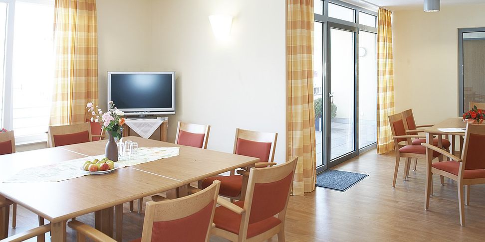 Der wohnliche Tagesraum im Pflegeheim Donzdorf