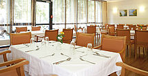 Das einladende und stilvolle Restaurant im Pflegeheim Potsdam