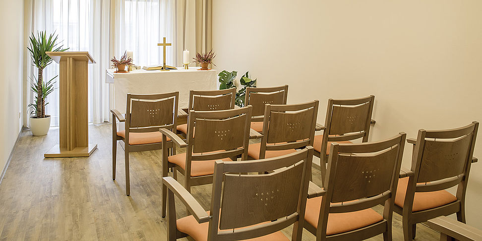 Das Pflegeheim Mücke verfügt über einen eigenen Andachtsraum. 