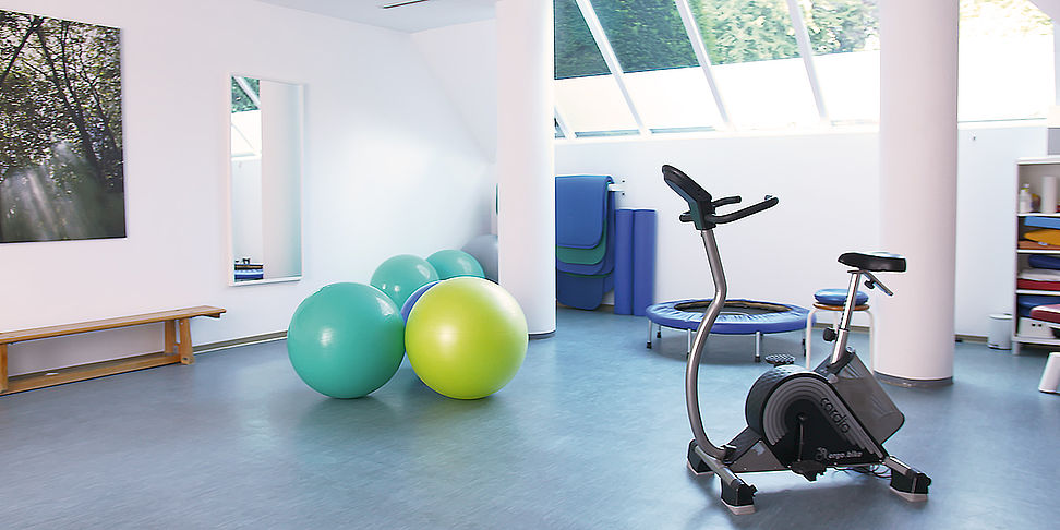 Ein grosszuegiges Angebot im Therapieraum der ambulanten Pflege Wedel