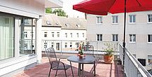 Im Pflegeheim Merseburg kann man auf der Terrasse die Seele baumeln lassen