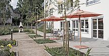 Ein gemuetlicher Gemeinschaftsraum im Altenheim Bruchkoebel