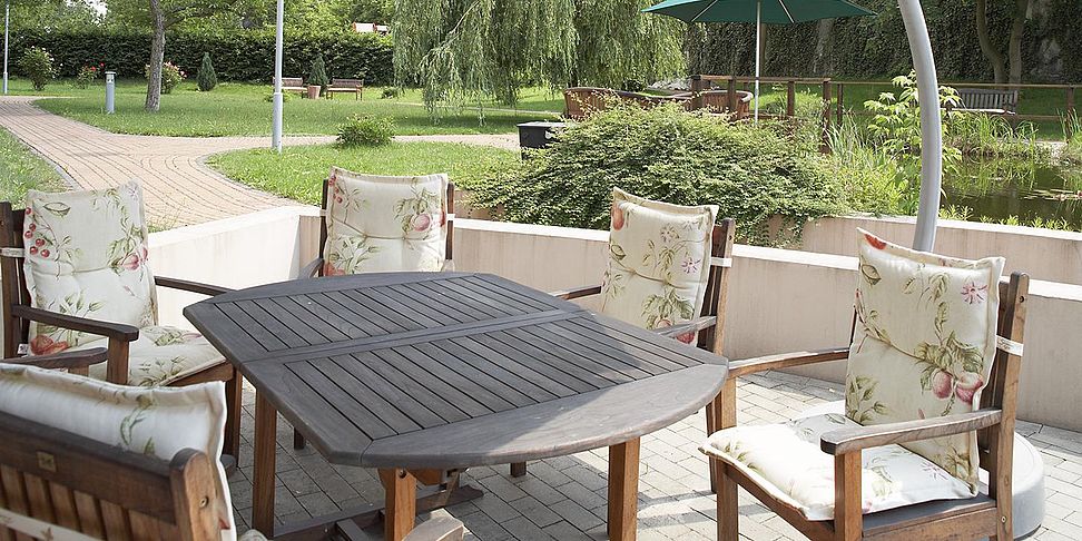 Auf der schönen Terrasse im betreutes_Wohnen Bitterfeld kann man es sich gut gehen lassen.