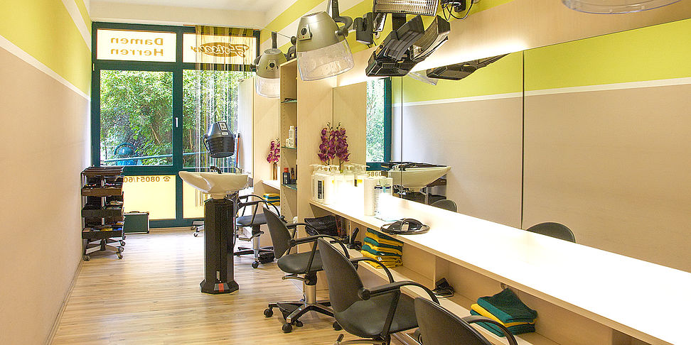 Der hauseigene Friseur im betreuten Wohnen Prien