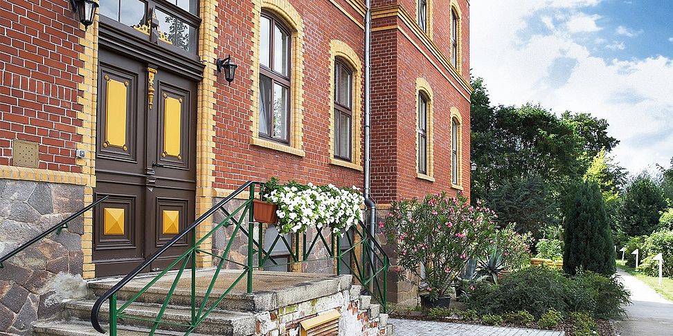 Eingang Pflegeheim Meerane Haus Hirschgrund für Menschen mit Demenz