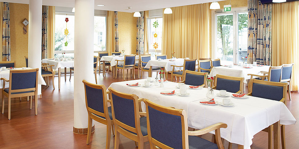 Das einladende und stilvolle Restaurant im Pflegeheim Nuertingen