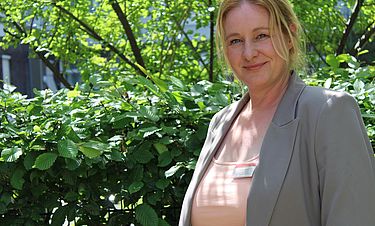Als Qualitätsbeauftragte sorgt Mandy Stalder im Domizil Billstedt dafür, dass die Experten-standards in der Pflege umgesetzt werden und Bewohner und Kollegen zufrieden sind. 
