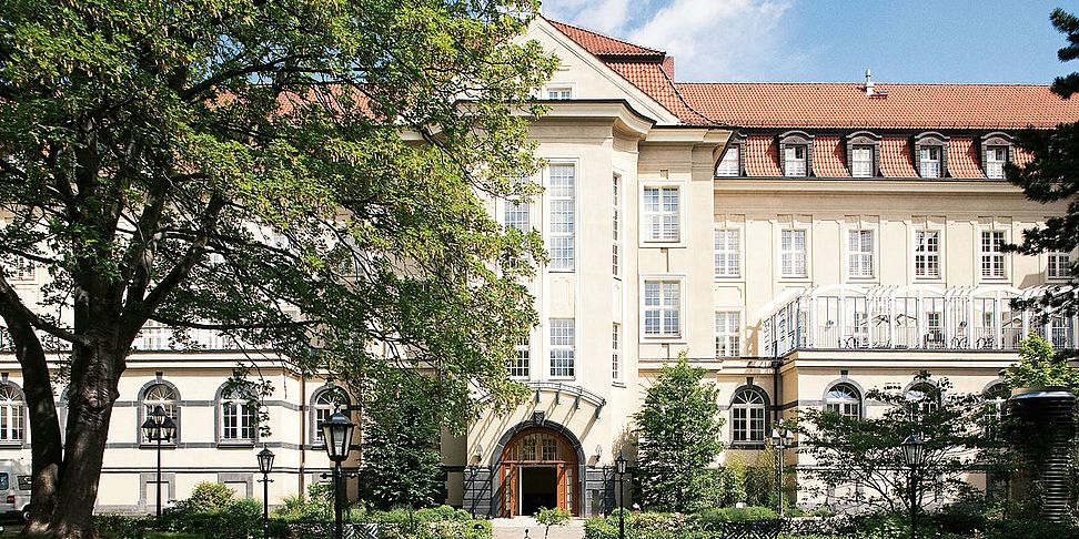 Der wunderschoene Innenhof im Seniorenheim Hannover
