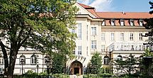 Der wunderschoene Innenhof im Seniorenheim Hannover