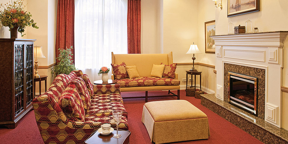 Das luxurioese Kaminzimmer im Seniorenheim Hannover