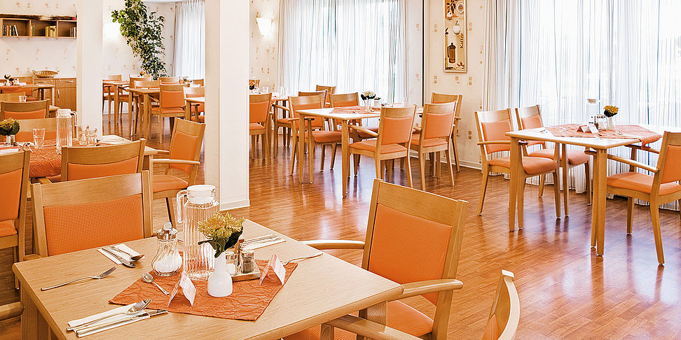 Das einladende und stilvolle Restaurant im Pflegeheim Oststeinbek bei Hamburg