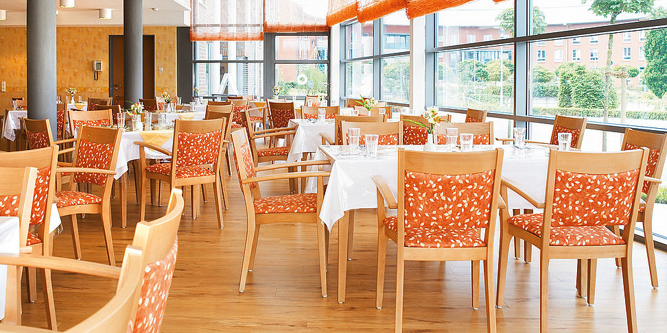 Das einladende und stilvolle Restaurant im Pflegeheim Lingen