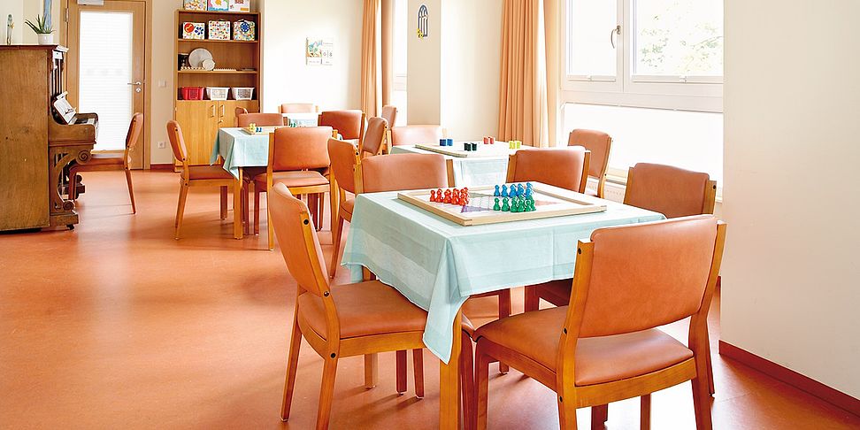 Im Tagesraum des Pflegeheims Berlin Marzahn treffen sich die Bewohner