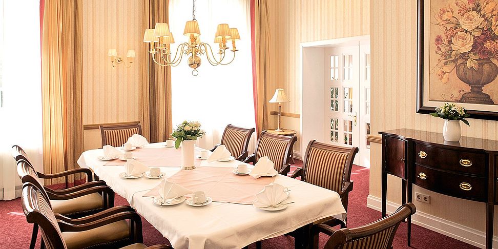 Das Speisezimmer für private Empfaenge im Seniorenheim Hannover
