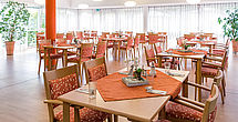 Das einladende und stilvolle Restaurant im Pflegeheim Hoesbach