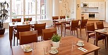 Der Gemeinschaftsraum dient als Treffpunkt in der Seniorenresidenz Hamburg