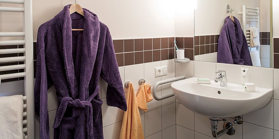 Die Zimmer im Pflegeheim Otzberg verfügen über barrierefreie Bäder.