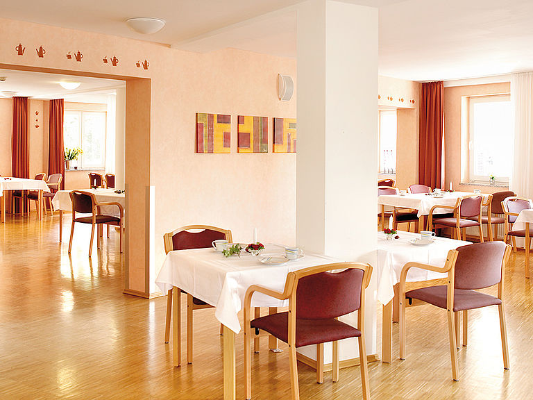 Das einladende und stilvolle Restaurant im Pflegeheim Weiden