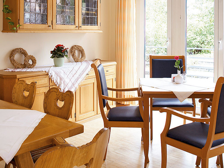 Das einladende und stilvolle Restaurant im Pflegeheim Pullach