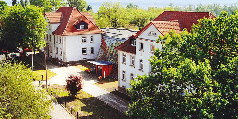 Das Pflegeheim Bitterfeld in der Frontalansicht