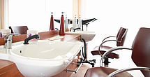 Das Pflegeheim Diedorf verfügt über einen eigenen Friseursalon.