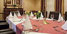 Das Speisezimmer für private Empfaenge im Seniorenheim Koenigstein