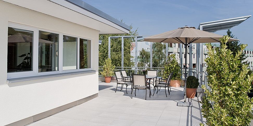 Sonne tanken auf der Terrasse im Pflegeheim Hamburg-Billstedt