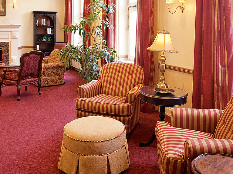 Das luxurioese Kaminzimmer im Seniorenheim Hannover