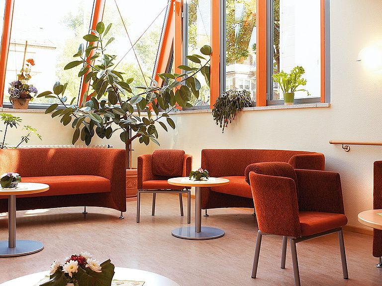 Das einladende Foyer im Pflegeheim Bitterfeld