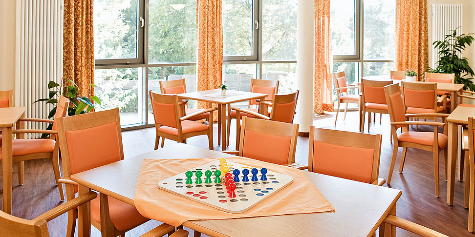 Eine gemuetliche Atmosphaere im Tagesraum des Pflegeheims Hamburg-Billstedt