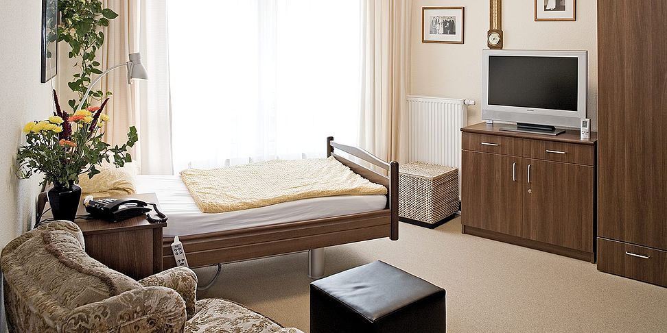 Pflegeheim Bruchkoebel - Ihr schoenes Komfortzimmer im neuen Zuhause